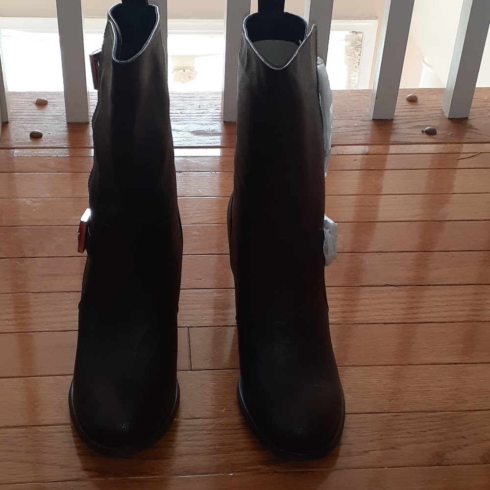 🥳🥳SOLD🥳🥳  Chocolate mid-calf boots